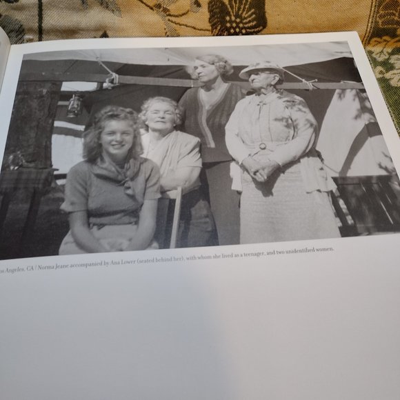 📚 Marilyn Monroe (A Life in Pictures) - Picture 9 of 16